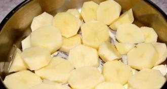 Картошка с луком и селедкой - вариации простого блюда Картофель с селедкой маслом и луком