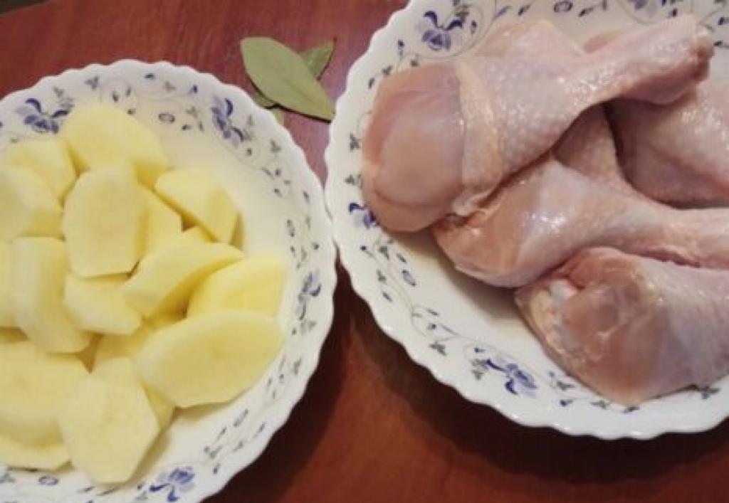 Куриные окорочка с картошкой, запеченные в рукаве - безумно вкусно и очень калорийно!